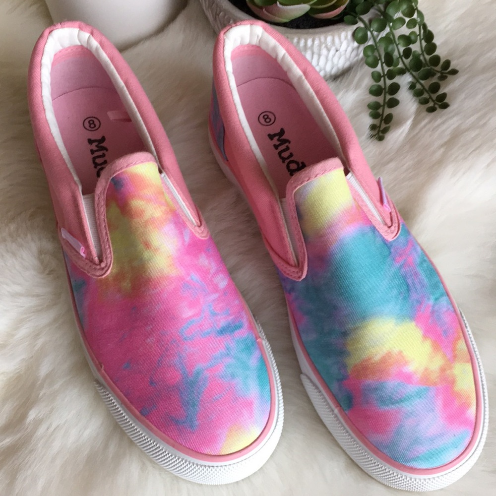 MUDD TENNIS SHOE SUPER CUTE SIZE 8